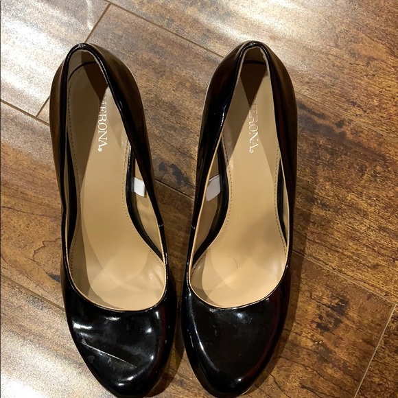 Black heels - Picture 2 of 4